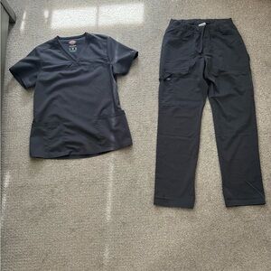 Scrub set top and bottom. Size medium. Color gray.